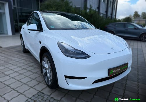 Tesla_Model_Y_RWD_bila_predek