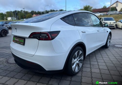 Tesla_Model_Y_RWD_bila_zadek2