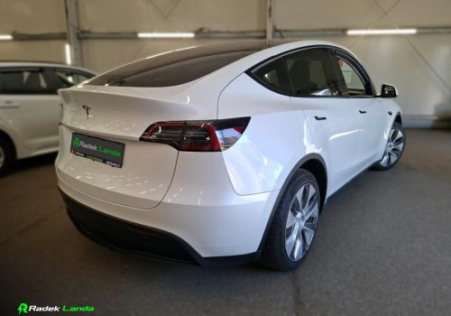 Tesla_Model_Y_SR_bila_zadek