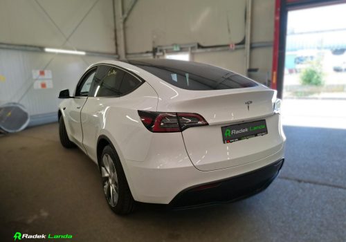 Tesla_Model_Y_SR_bila_zadek2