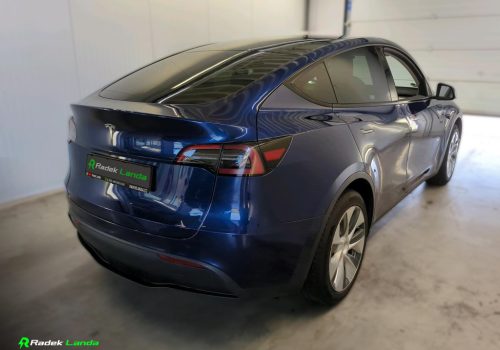 Tesla_Model_Y_SR_modra_zadek