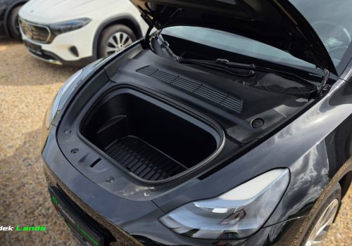 Tesla_Model_Y_Standard_Range_LFP_cerna_frunk