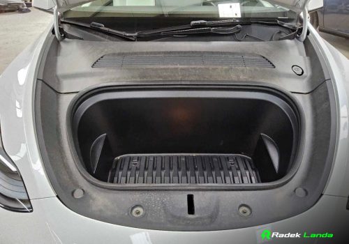 Tesla_Model_Y_Standard_Range_RWD_LFP_bila_frunk