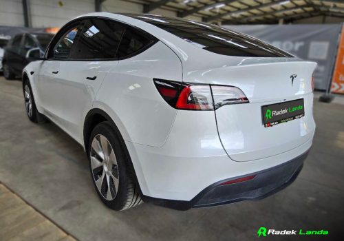 Tesla_Model_Y_Standard_Range_RWD_LFP_bila_zadek2