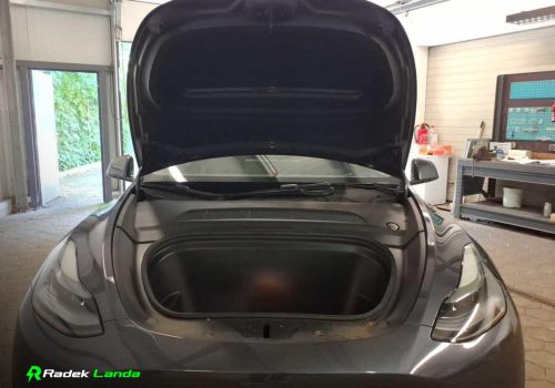 Tesla_Model_Y_Standard_Range_RWD_seda_frunk