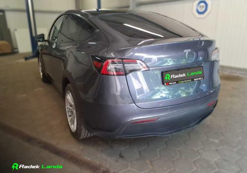 Tesla_Model_Y_Standard_Range_RWD_seda_zadek2