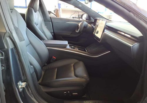 Tesla_model-s_seda_interier