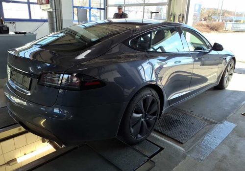 Tesla_model-s_seda_zadek2