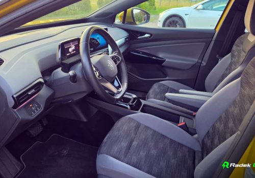 Volkswagen_ID-4_Life_zlata_interier