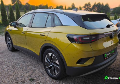 Volkswagen_ID-4_Life_zlata_zadek