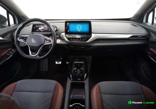 Volkswagen_ID-4_Pro_Performance_bila_interier