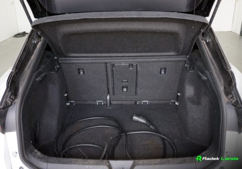 Volkswagen_ID-4_Pro_Performance_bila_vybaveni