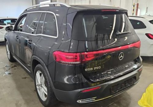 mercedes-eqb-250-elektro-suv-zadni-pravy-pohled-cerny