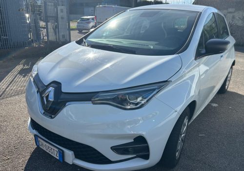 renault-zoe-life-52kwh-2022-bila-predni-pravy-pohled