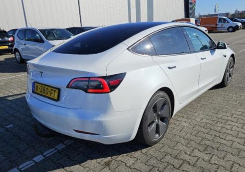 tesla-model-3-long-range-75kwh-elektricky-tazne-zadni-bok-2