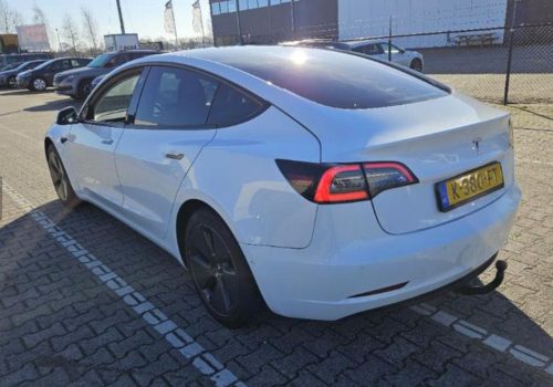 tesla-model-3-long-range-75kwh-elektricky-tazne-zadni-bok-3