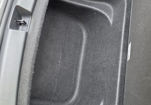 tesla_model-Y_performance_cerna_frunk2