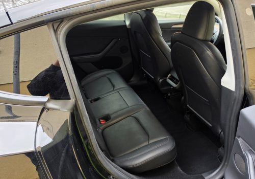 tesla_model-Y_performance_cerna_interier2