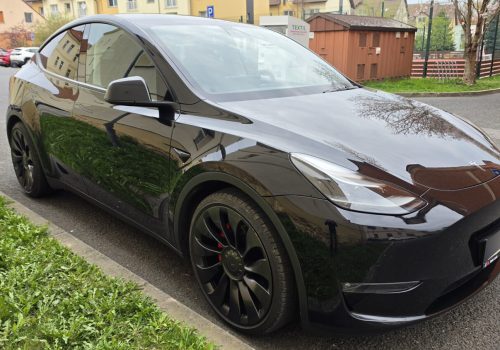 tesla_model-Y_performance_cerna_predek2