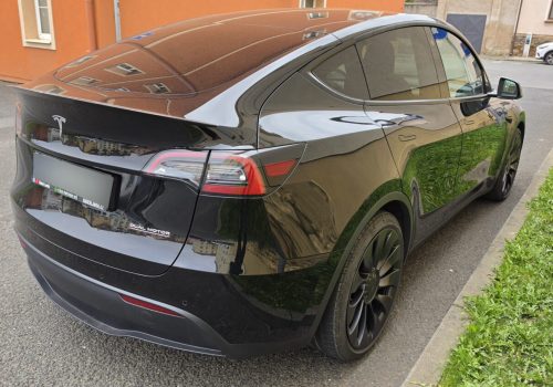tesla_model-Y_performance_cerna_zadek2
