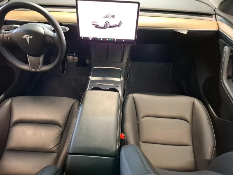 Tesla Model Y Long Range Dual Motor AWD 2022 378 kW 514 koní 106338 km DPH