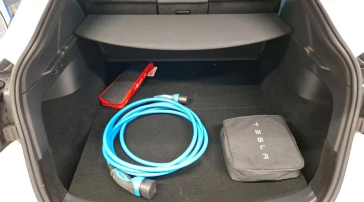 Tesla Model Y Long Range Dual Motor AWD 2022 378 kW 514 koní 106338 km DPH